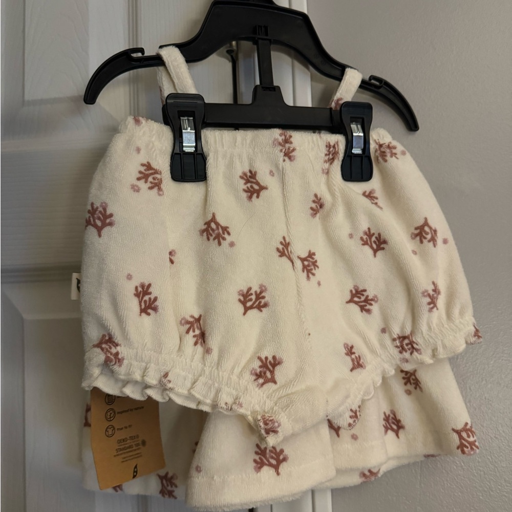 A cute two set outfit